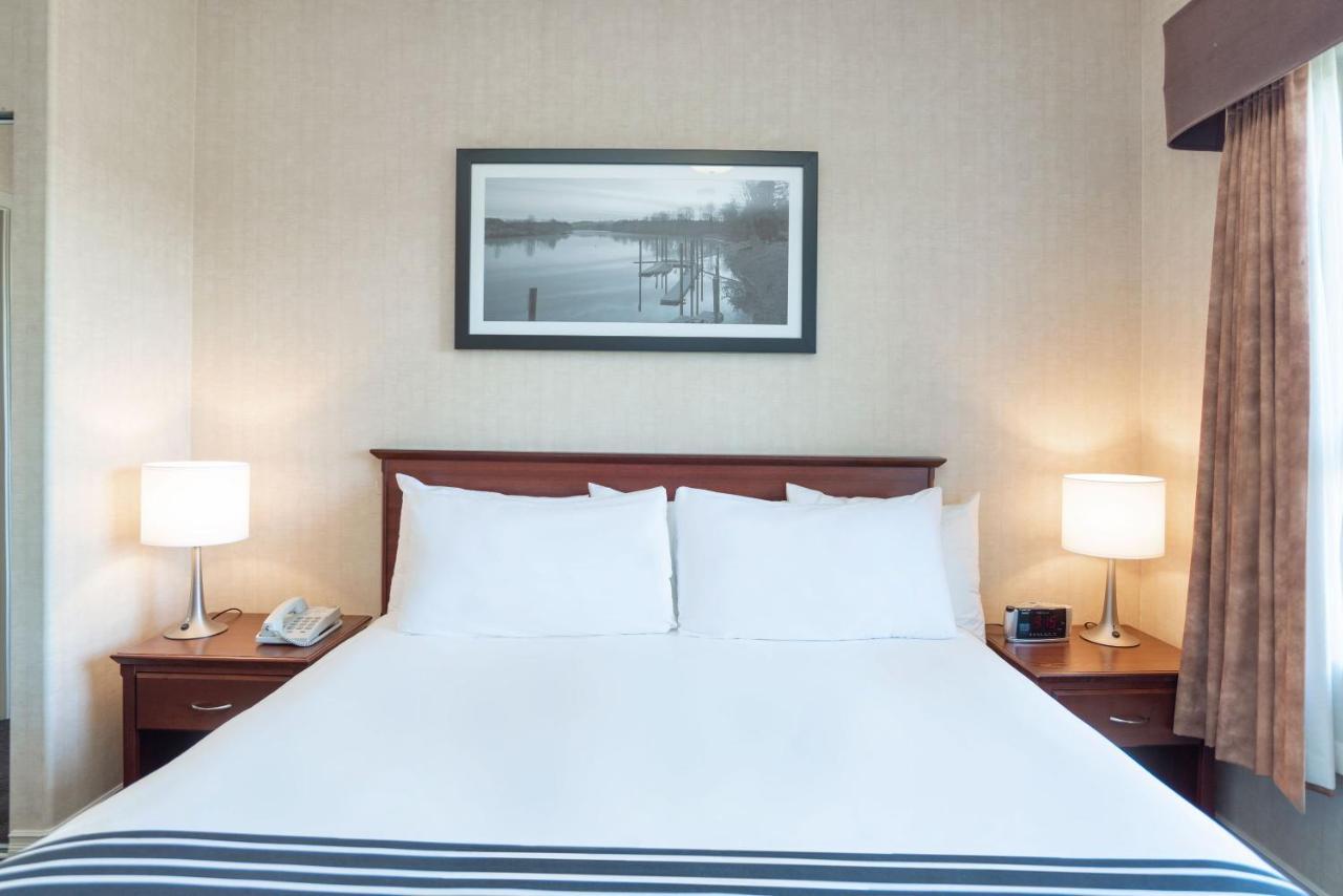 Sandman Suites Surrey - Guildford Eksteriør billede