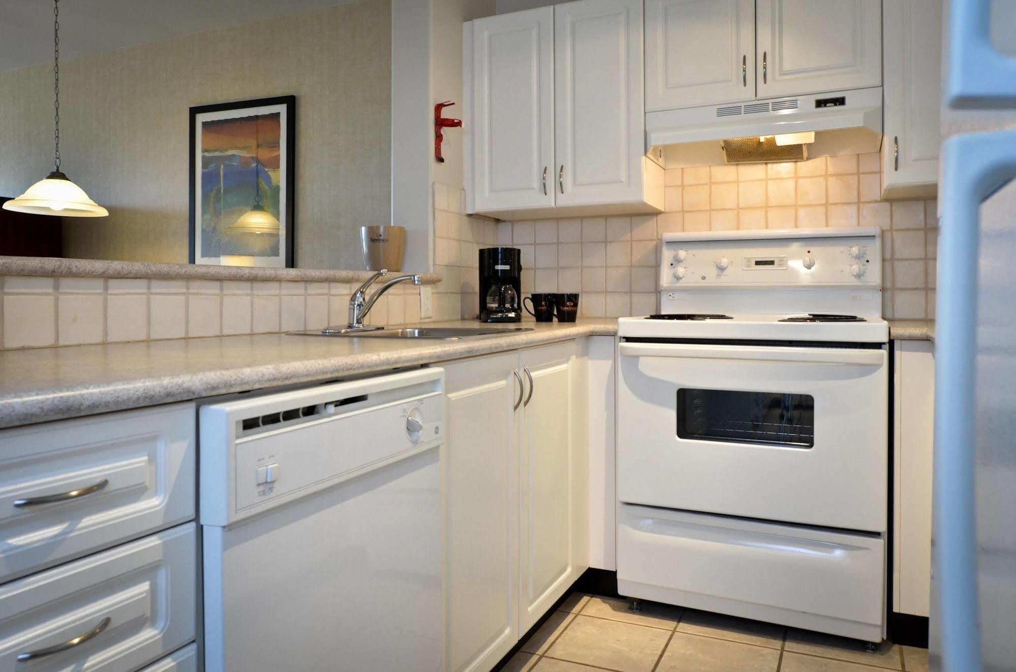 Sandman Suites Surrey - Guildford Eksteriør billede