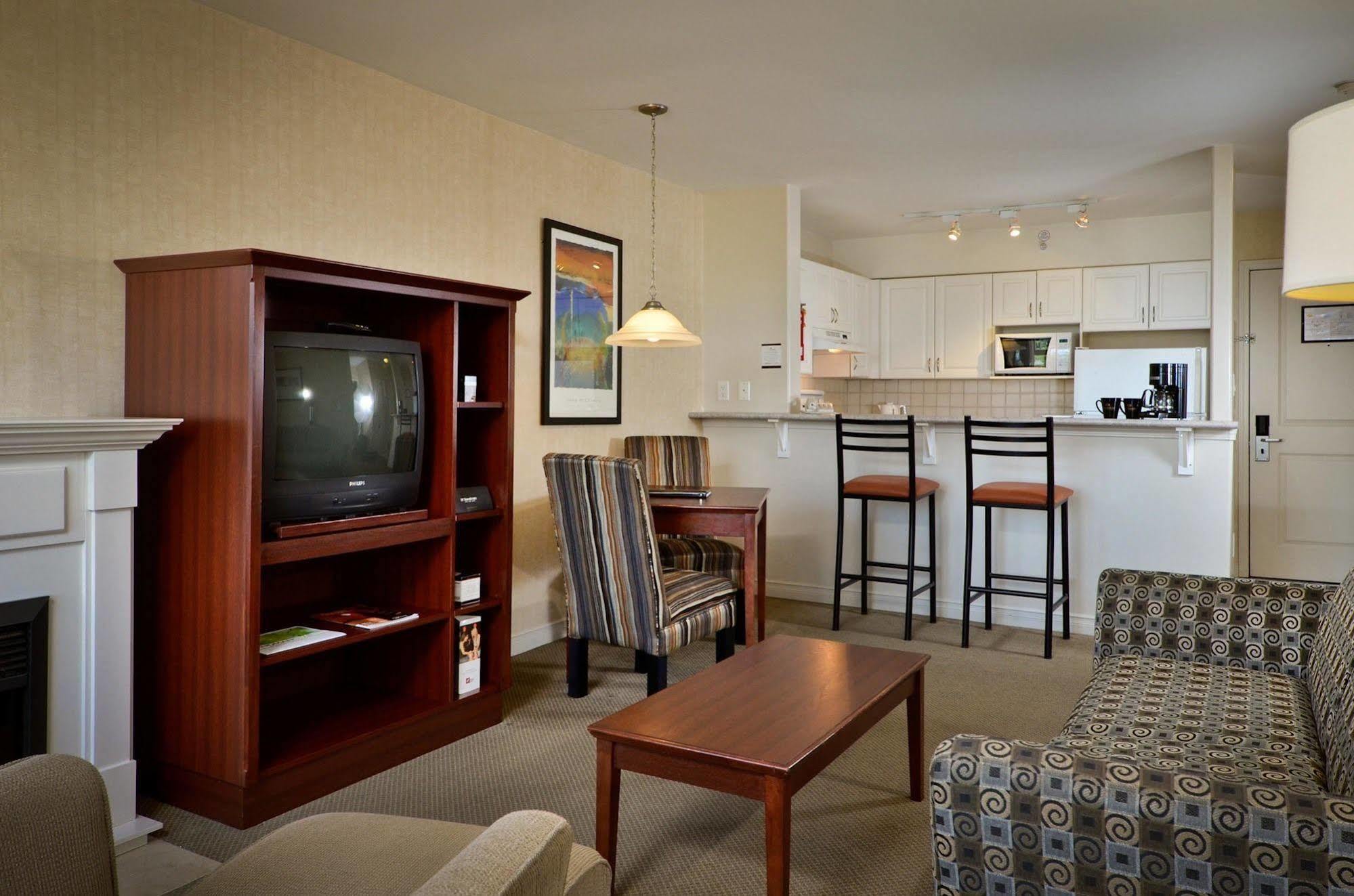 Sandman Suites Surrey - Guildford Eksteriør billede
